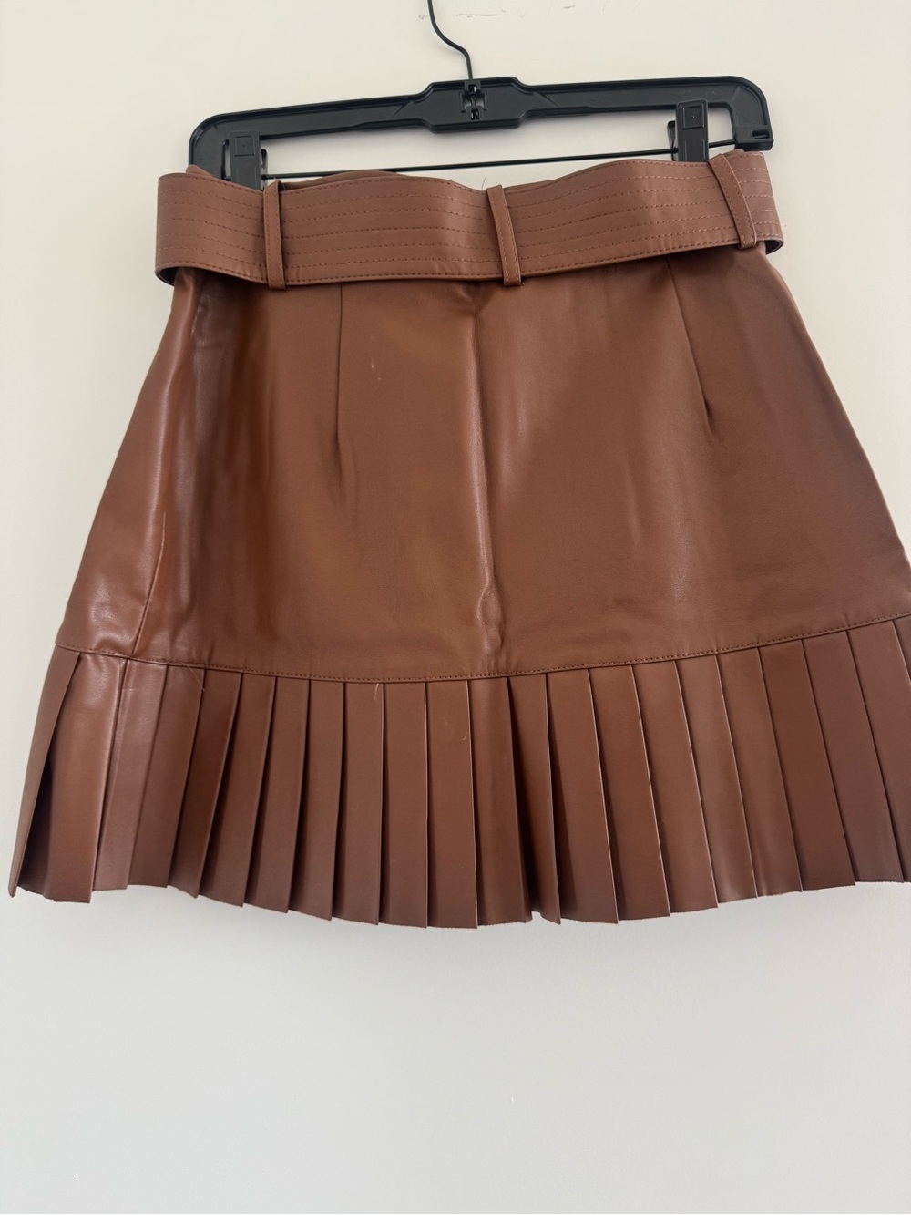 Zara Brown Pleated Faux Leather Mini Skirt with Round Buckle Belt - Picture 2 of 2